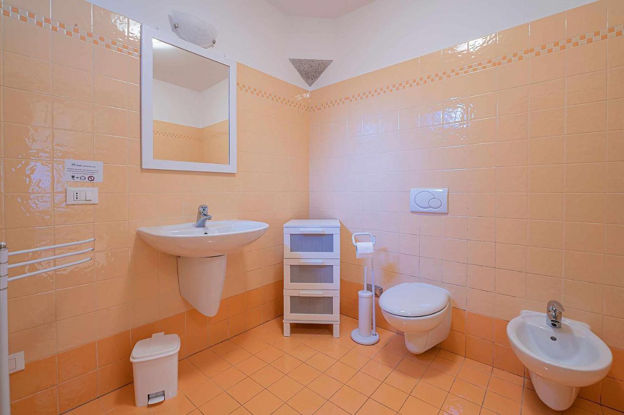 Il Glicine Appartamento Con Darsena Privata A Lago ペッテナスコ エクステリア 写真