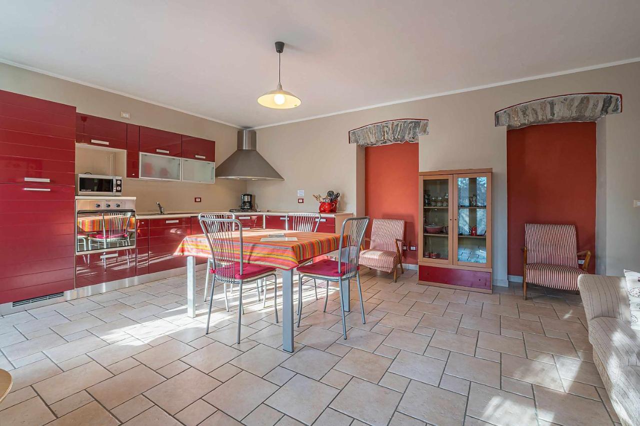 Il Glicine Appartamento Con Darsena Privata A Lago ペッテナスコ エクステリア 写真